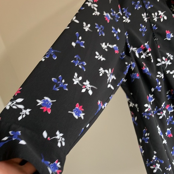 Lane Bryant flowy long sleeve floral blouse size 18 adjustable sleeves - Picture 4 of 8